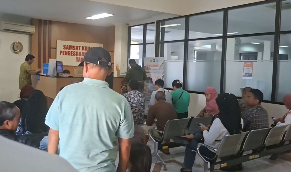Warga Semarang Keluhkan Kenaikan Pajak Kendaraan