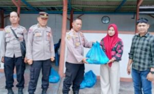 Hari Kedua Ramadan, Polres Batu Bara Berbagi Sembako untuk Dhuafa dan Pengguna Jalan
