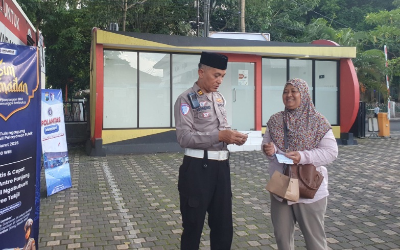 Program SIM Ramadan Dibuka Warga Tulungagung Bisa Urus SIM Sambil Ngabuburit