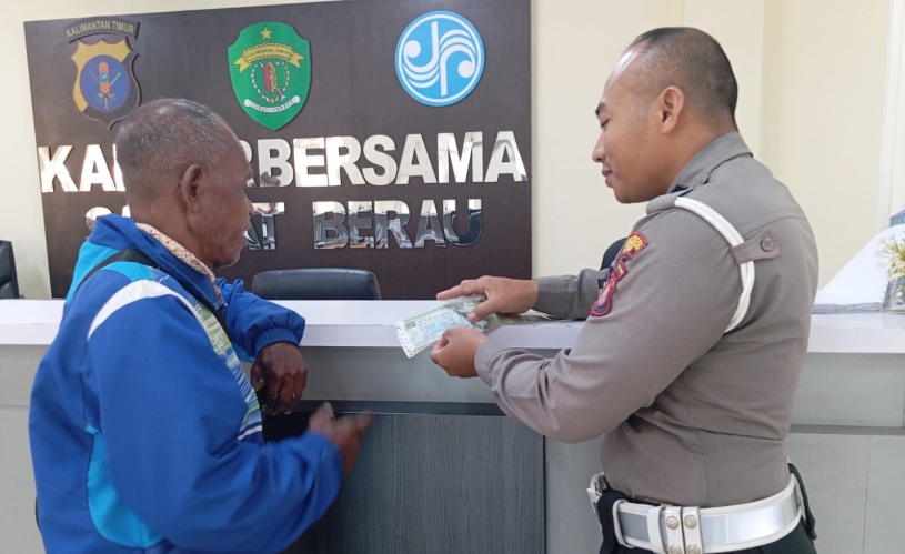Utamakan Pelayanan Cepat, Satlantas Polres Berau Bantu Warga Urus Dokumen Kendaraan